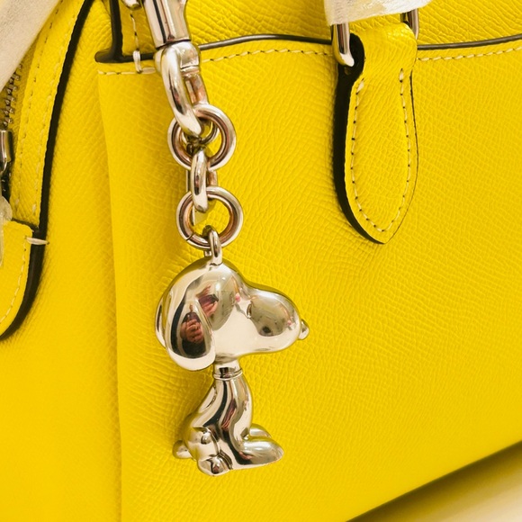 Coach x Peanuts Snoopy Keychain/ Bag Charm - Picture 3 of 16